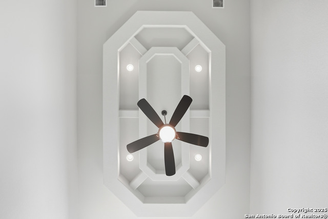 Listing photo id 23 for 5014 Thymus  