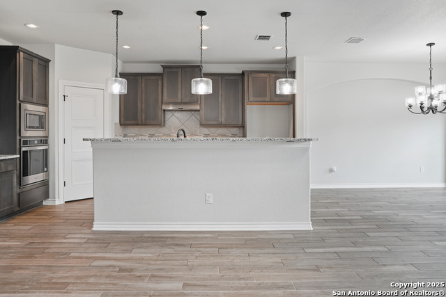 Listing photo id 24 for 5014 Thymus  