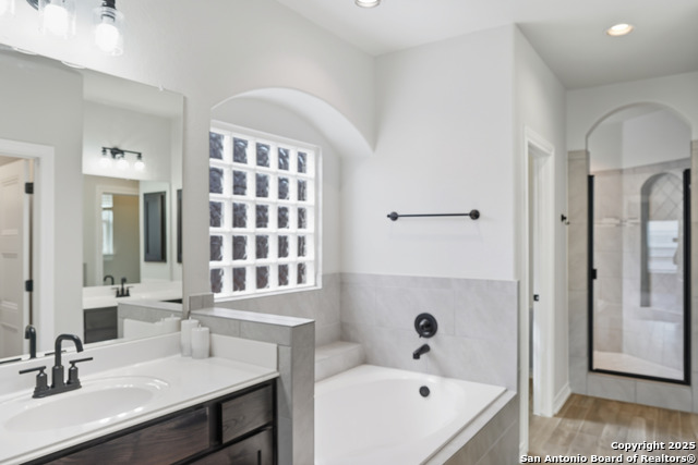 Listing photo id 27 for 5014 Thymus  