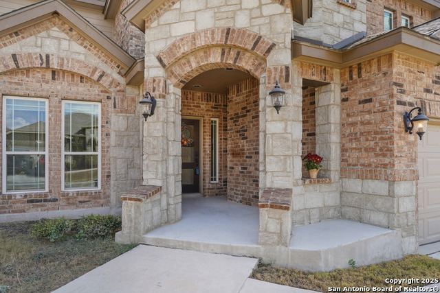 Listing photo id 1 for 5014 Thymus  