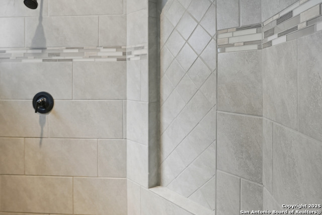 Listing photo id 29 for 5014 Thymus  