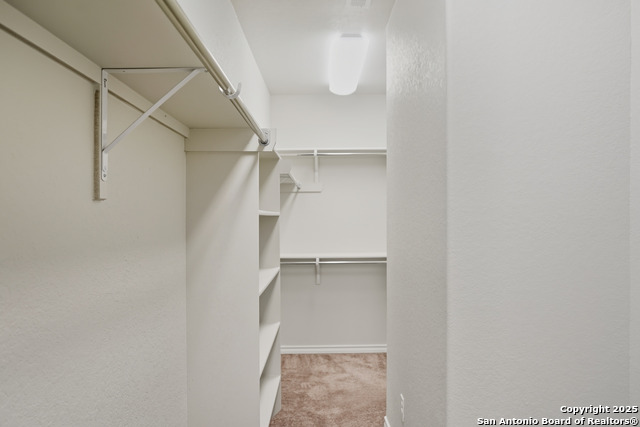 Listing photo id 32 for 5014 Thymus  