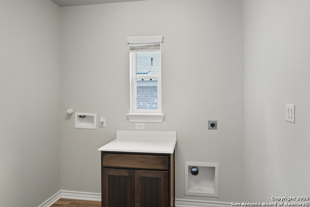 Listing photo id 36 for 5014 Thymus  