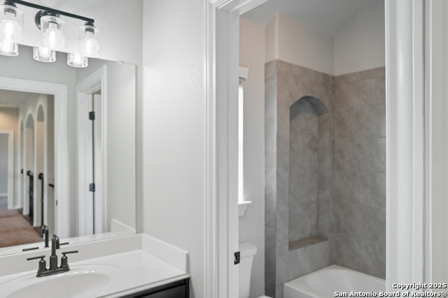 Listing photo id 43 for 5014 Thymus  