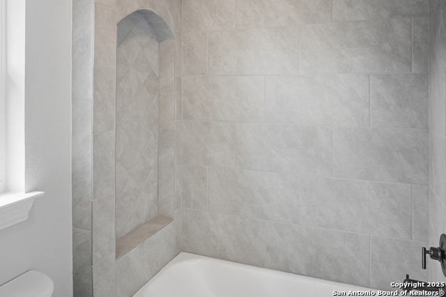 Listing photo id 44 for 5014 Thymus  