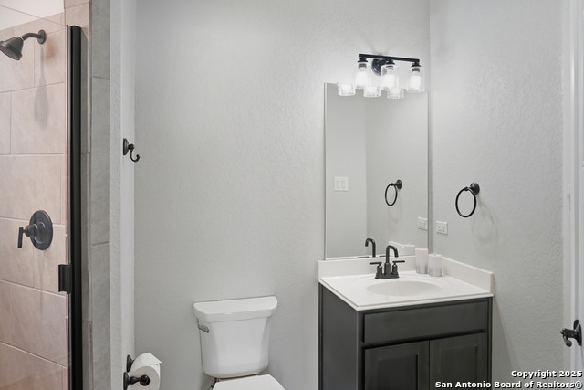 Listing photo id 7 for 5014 Thymus  