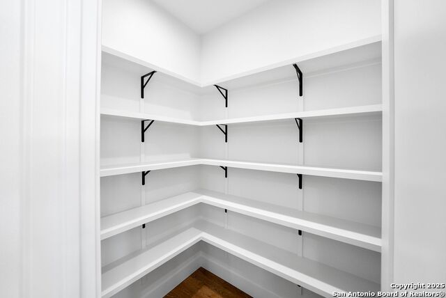 Image 17 of 51 For 414 Rio Azul Dr