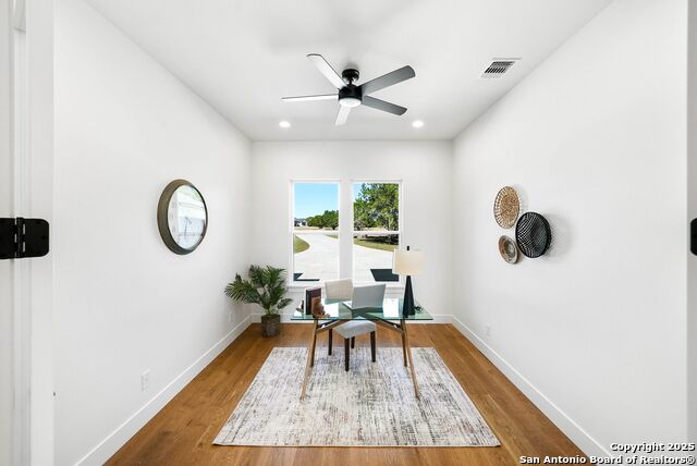 Image 18 of 51 For 414 Rio Azul Dr