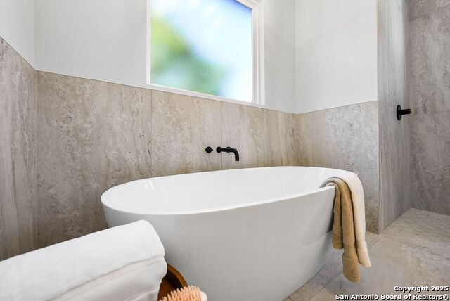 Image 26 of 51 For 414 Rio Azul Dr