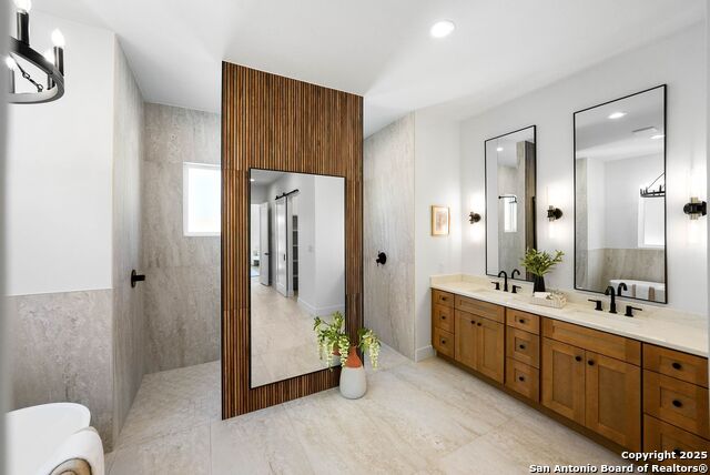 Image 27 of 51 For 414 Rio Azul Dr