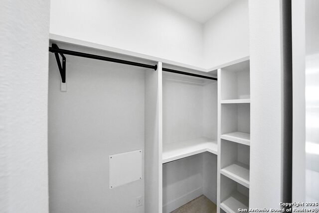 Image 32 of 51 For 414 Rio Azul Dr