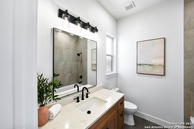 Image 36 of 51 For 414 Rio Azul Dr