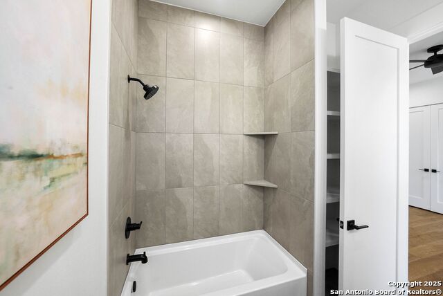 Image 37 of 51 For 414 Rio Azul Dr