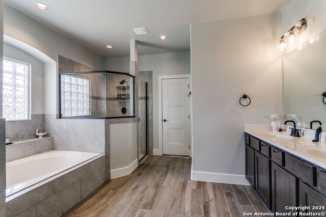 Listing photo id 15 for 4614 Winter Cherry