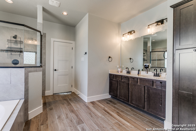 Listing photo id 16 for 4614 Winter Cherry