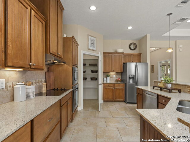 Listing photo id 12 for 15809 Fair Ln