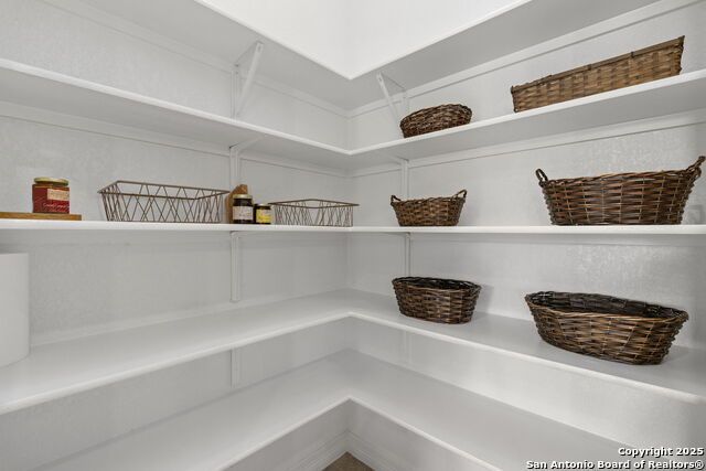 Listing photo id 13 for 15809 Fair Ln