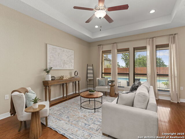 Listing photo id 2 for 15809 Fair Ln