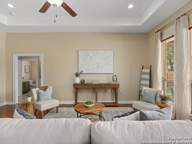 Listing photo id 3 for 15809 Fair Ln