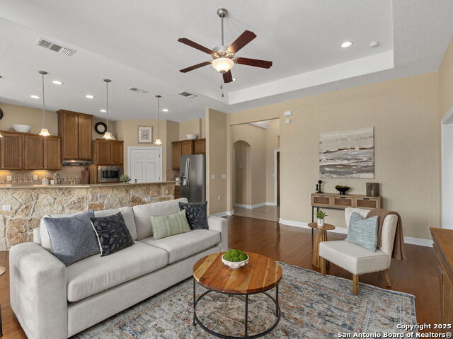 Listing photo id 5 for 15809 Fair Ln