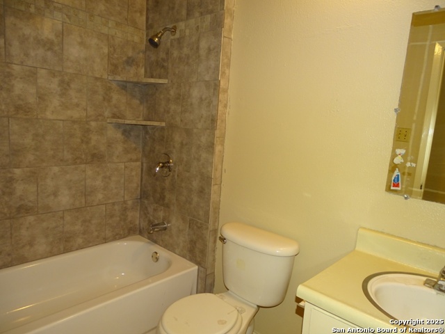 Image 30 of 33 For 7338 Deep Spring