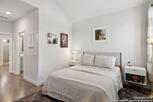 Image 19 of 29 For 330 Clay St 26