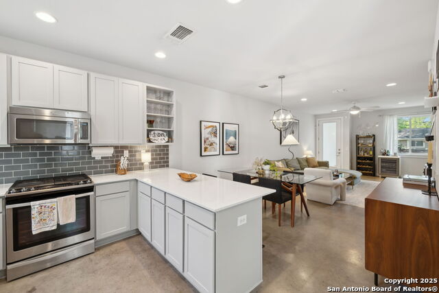 Image 2 of 29 For 330 Clay St 26