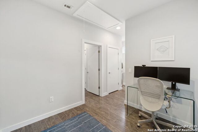 Image 22 of 29 For 330 Clay St 26