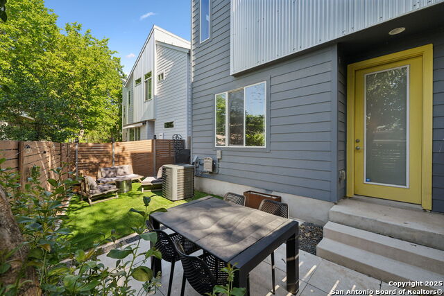 Image 27 of 29 For 330 Clay St 26