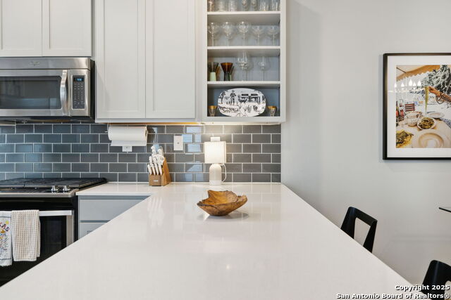 Image 4 of 29 For 330 Clay St 26