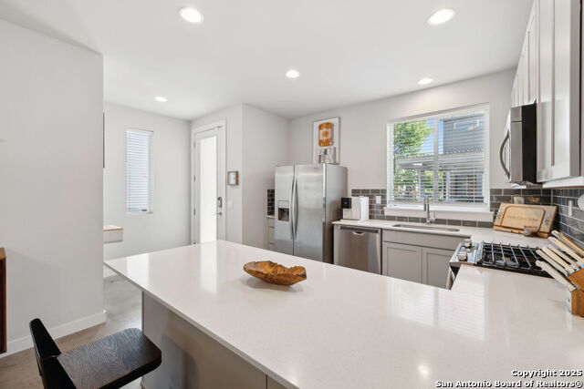 Image 6 of 29 For 330 Clay St 26