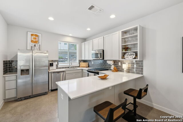 Image 7 of 29 For 330 Clay St 26