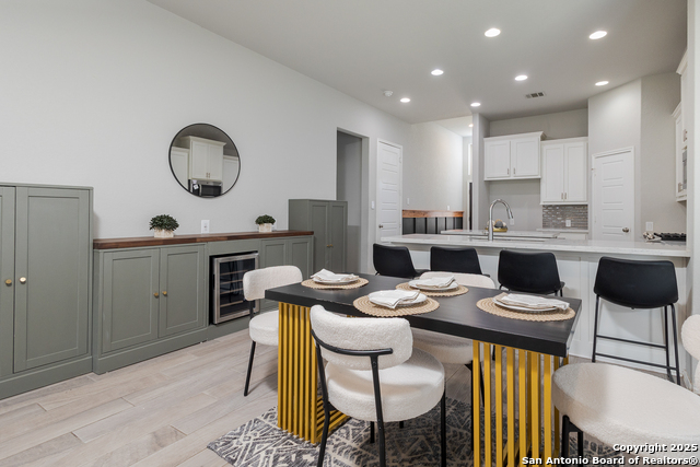 Listing photo id 9 for 14703 Running Wolf