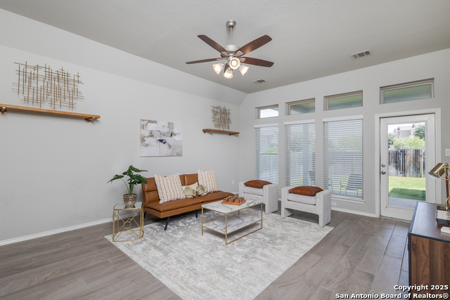 Listing photo id 13 for 14703 Running Wolf