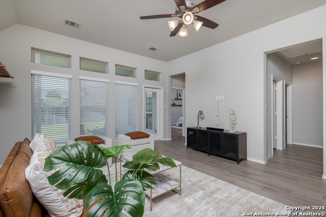 Listing photo id 16 for 14703 Running Wolf