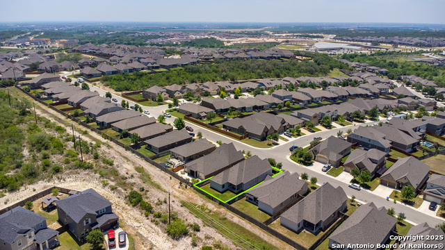 Listing photo id 35 for 14703 Running Wolf