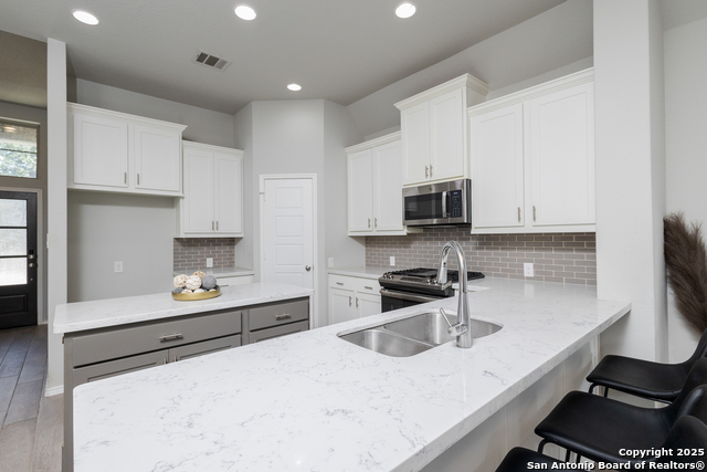 Listing photo id 4 for 14703 Running Wolf