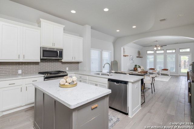 Listing photo id 6 for 14703 Running Wolf