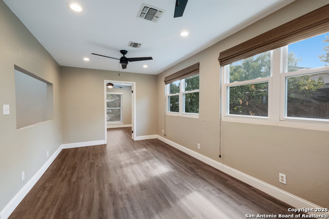 Image 15 of 30 For 8715 Bridington