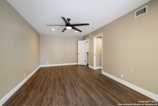 Image 18 of 30 For 8715 Bridington