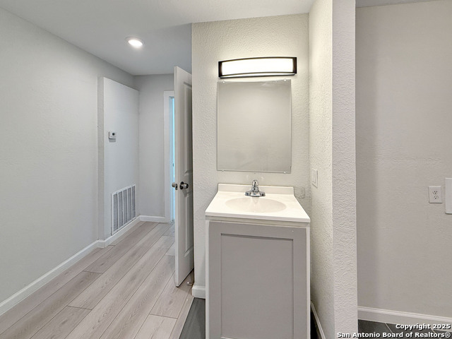 Image 15 of 22 For 131 Los Arboles