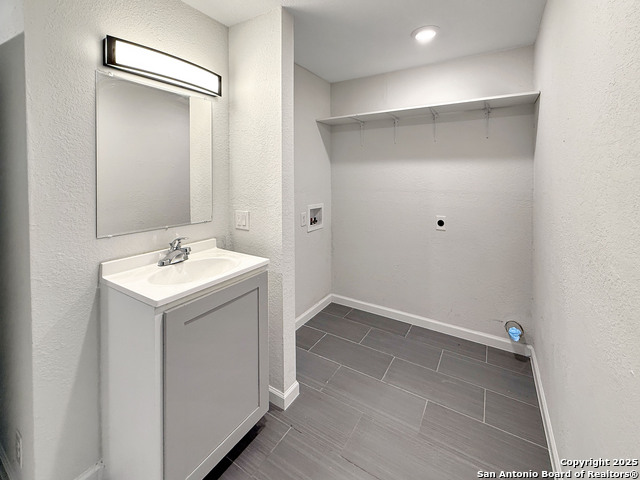 Image 16 of 22 For 131 Los Arboles