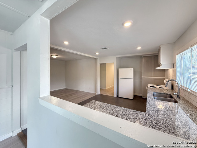 Image 4 of 22 For 131 Los Arboles