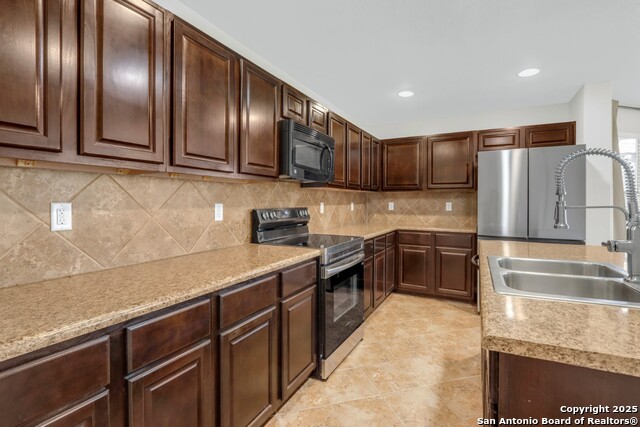 Image 37 of 48 For 10838 Black Wolf Bay