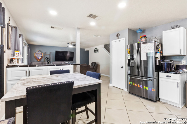 Listing photo id 8 for 11366 Victory Cavern