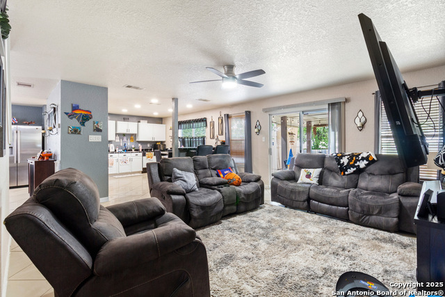 Listing photo id 10 for 11366 Victory Cavern