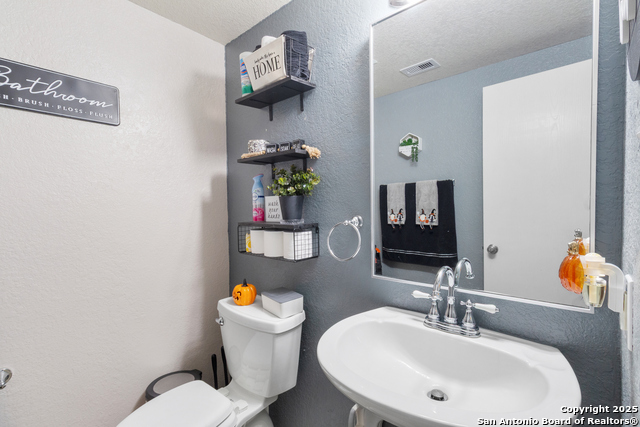 Listing photo id 11 for 11366 Victory Cavern