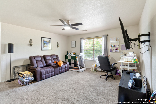 Listing photo id 12 for 11366 Victory Cavern