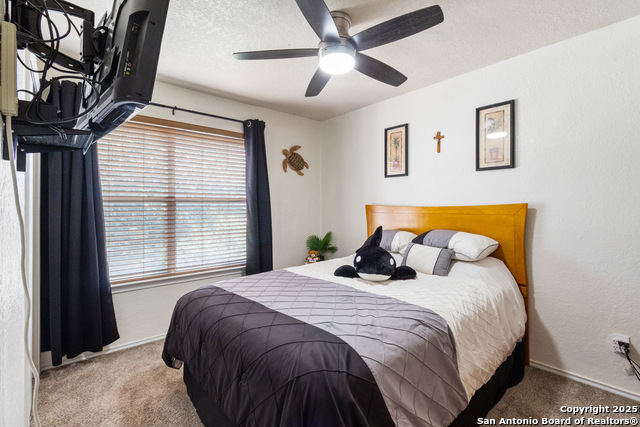 Listing photo id 15 for 11366 Victory Cavern