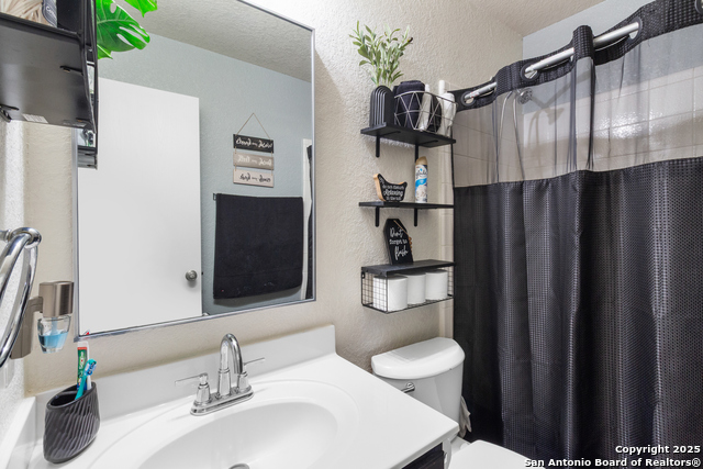 Listing photo id 16 for 11366 Victory Cavern